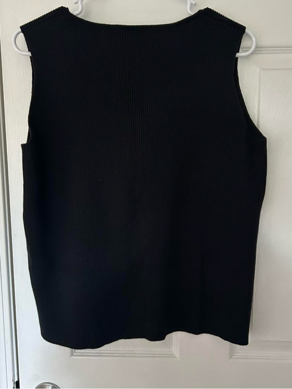 Basic black tank - Picture 3 of 4